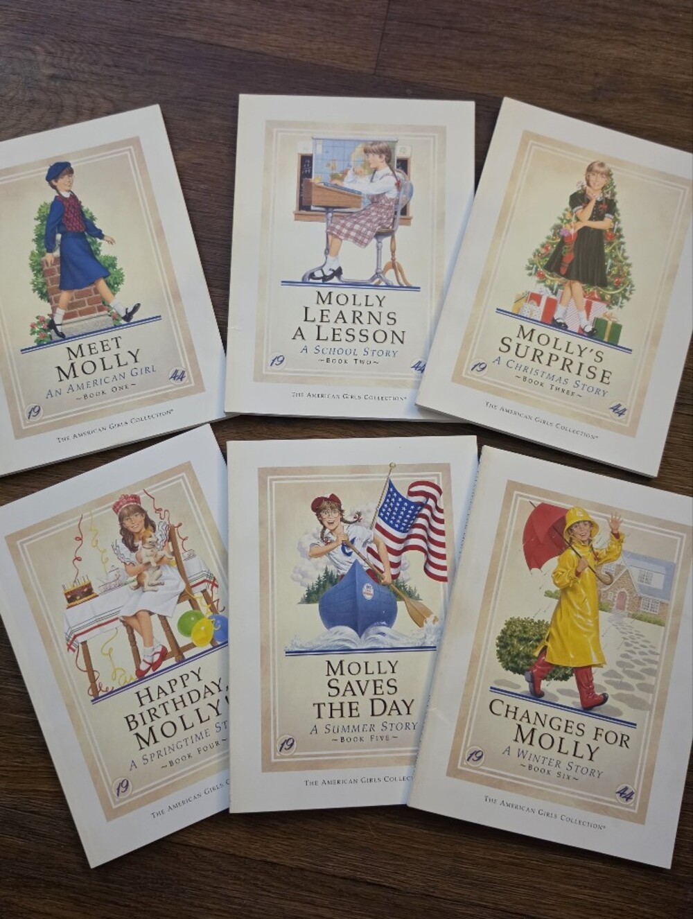 Vintage Pleasant Company American Girl Molly 6-Book Box Set Original Maroon Case
